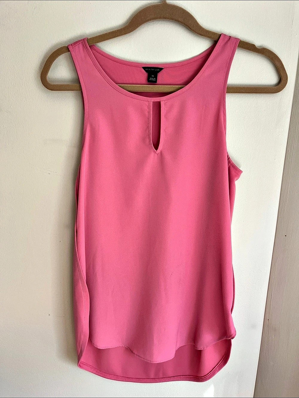 Ann Taylor Keyhole Tank Top in Pink Size XS Like New